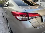 Màu vàng, mới 99%