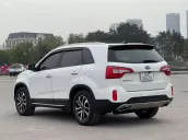 Xe gia đình chạy rất giữ gìn