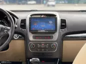 Xe gia đình chạy rất giữ gìn