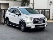 Màu trắng nội thất đen