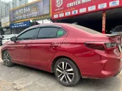 Xe trang bị nhiều đồ, 1 chủ từ đầu, giá tốt sẵn giao ngay