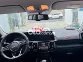 Kia Sonet 2023 Premium 1.5 AT - 8500 km