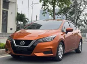 Một chủ từ đầu lốp zin theo xe