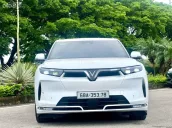 Xe pin mới catl, trần kính
