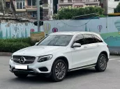 Ngoại thất trắng, nội thất nâu