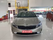 Sedan 5 chỗ giá rẻ, máy số ngon, thân vỏ chắc chắn
