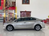 Sedan 5 chỗ giá rẻ, máy số ngon, thân vỏ chắc chắn