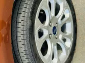 5 chỗ gầm cao đi đô thị rất thích