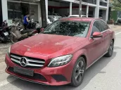 Màu đỏ nội thất đen