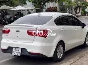 Kia Rio 2016 1.4 AT Sedan - 82000 km