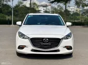 Sedan màu trắng rất mới