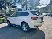 Everest 1 cầu màu trắng khoảng 700 triệu