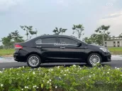 Bán xe sedan cỡ B rộng rãi nhất phân khúc, màu đen sang trọng