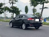 Bán xe sedan cỡ B rộng rãi nhất phân khúc, màu đen sang trọng