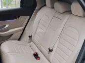 Xe sang trọng, nội thất hiện đại