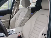 Xe sang trọng, nội thất hiện đại