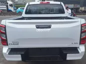 Bán tải 2 cầu số tự động màu trắng tiện dụng