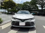 Toyota Camry 2020 2.5Q - Trắng nt Kem