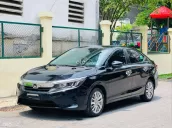 Xe đã bọc ghế da (zin ghế nỉ) đã trải sàn da, lắp thêm cảm biến va chạm đằng sau