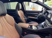 SUV Lai Xăng Điện Đột Phá, Dành Cho Gia Đình Sang Trọng