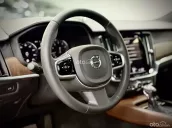 Mẫu xe sedan cao cấp, đầy đủ tiện nghi