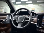 Mẫu xe sedan cao cấp, đầy đủ tiện nghi