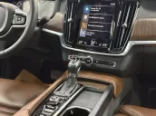 Mẫu xe sedan cao cấp, đầy đủ tiện nghi