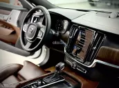 Mẫu xe sedan cao cấp, đầy đủ tiện nghi