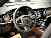Mẫu xe sedan cao cấp, đầy đủ tiện nghi
