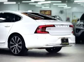 Mẫu xe sedan cao cấp, đầy đủ tiện nghi