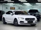 Mẫu xe sedan cao cấp, đầy đủ tiện nghi