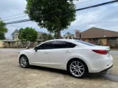 Xe sedan cao cấp thiết kế hiện đại
