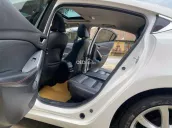 Xe sedan cao cấp thiết kế hiện đại