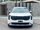 Kia Carnival 2022 2.2D Luxury 8 chỗ - 1788 km