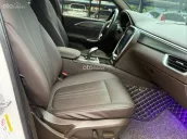 Xe vào viền kính crom như bản Plus, lắp thêm ghế điện, cốp điện, cam 360