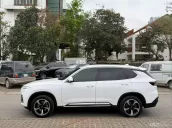 Xe vào viền kính crom như bản Plus, lắp thêm ghế điện, cốp điện, cam 360