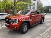 FORD RANGER XLS 4x2 MÀU ĐỎ SANG TRỌNG - 2024