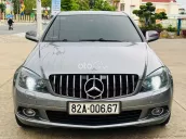 Xe sếp đi rất đẹp có nhân đỗi xe