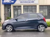 Xe gia đình đi giữ gìn. Không một ngày dịch vụ