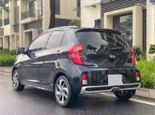 Xe gia đình đi giữ gìn. Không một ngày dịch vụ
