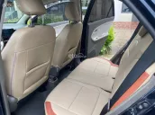 Xe gia đình đi giữ gìn. Không một ngày dịch vụ