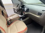 Xe gia đình đi giữ gìn. Không một ngày dịch vụ