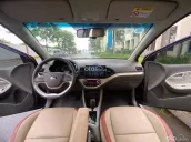 Xe gia đình đi giữ gìn. Không một ngày dịch vụ