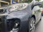 Xe gia đình đi giữ gìn. Không một ngày dịch vụ