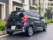Xe gia đình đi giữ gìn. Không một ngày dịch vụ