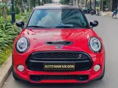 Model 2019 đẹp hơn Ngọc Trinh