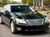 Động cơ V8 4.6L mạnh mẽ, hộp số 8 cấp