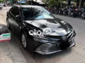 Toyota Camry 2021 2.0G tại Sài Gòn