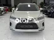 Xe vừa cập bên. Lexus RX300 2020, biển Hà Nội.