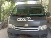 Xe Toyota Hiace 12 chỗ 2005